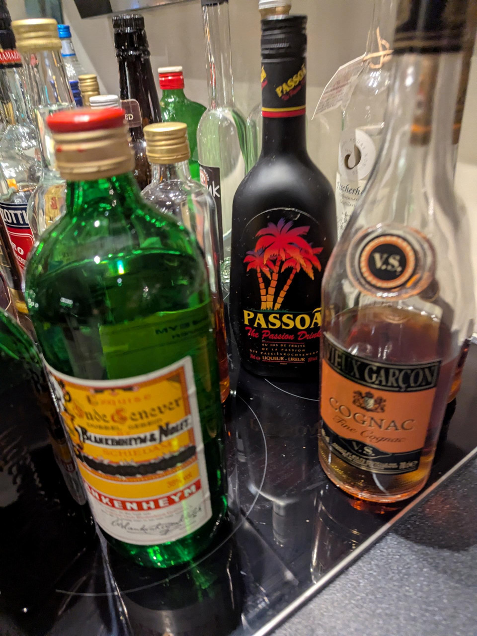 Drank, wodka, whisky, rum, pasosa, cognac etc. 30 flessen