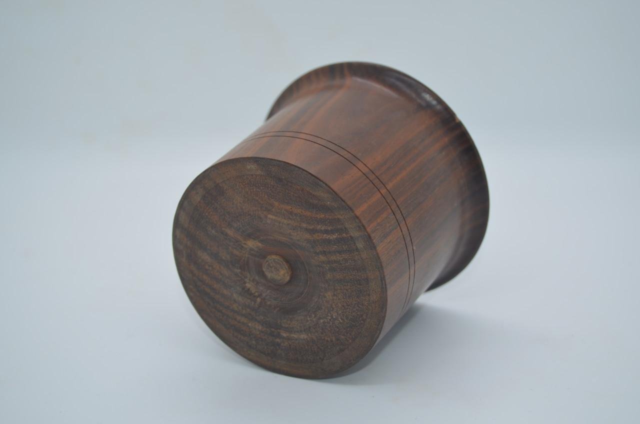 Mooi houten knottenbakje