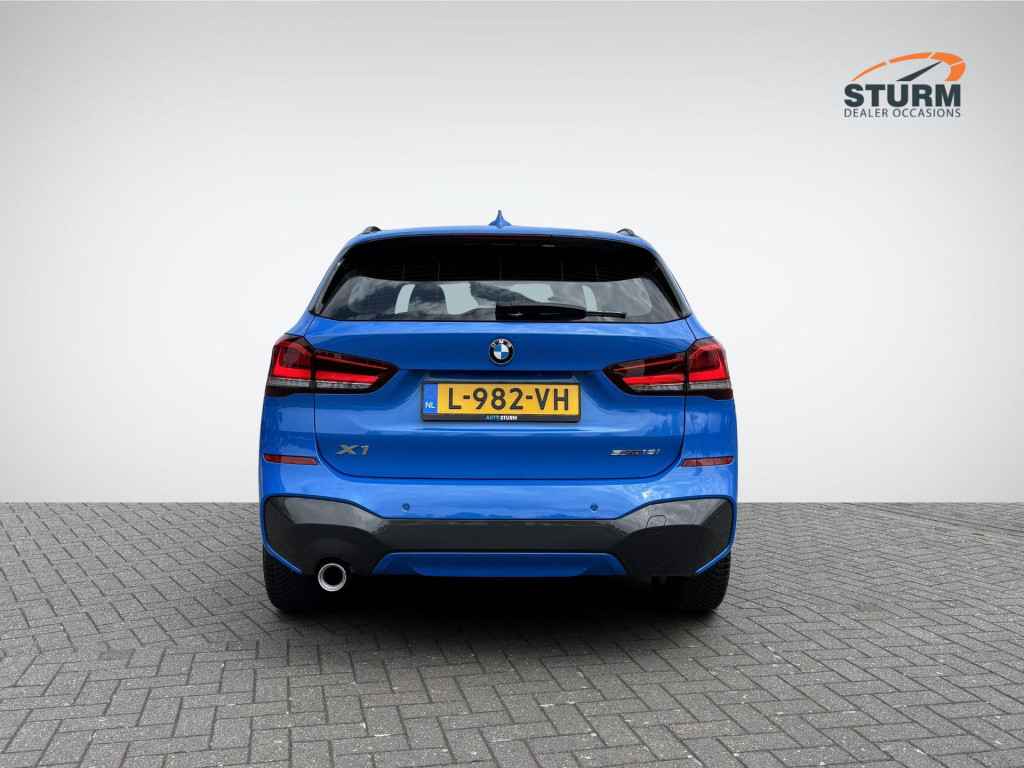 BMW X1 sdrive18i high executive m sport | trekhaak afneembaar | sportstoele