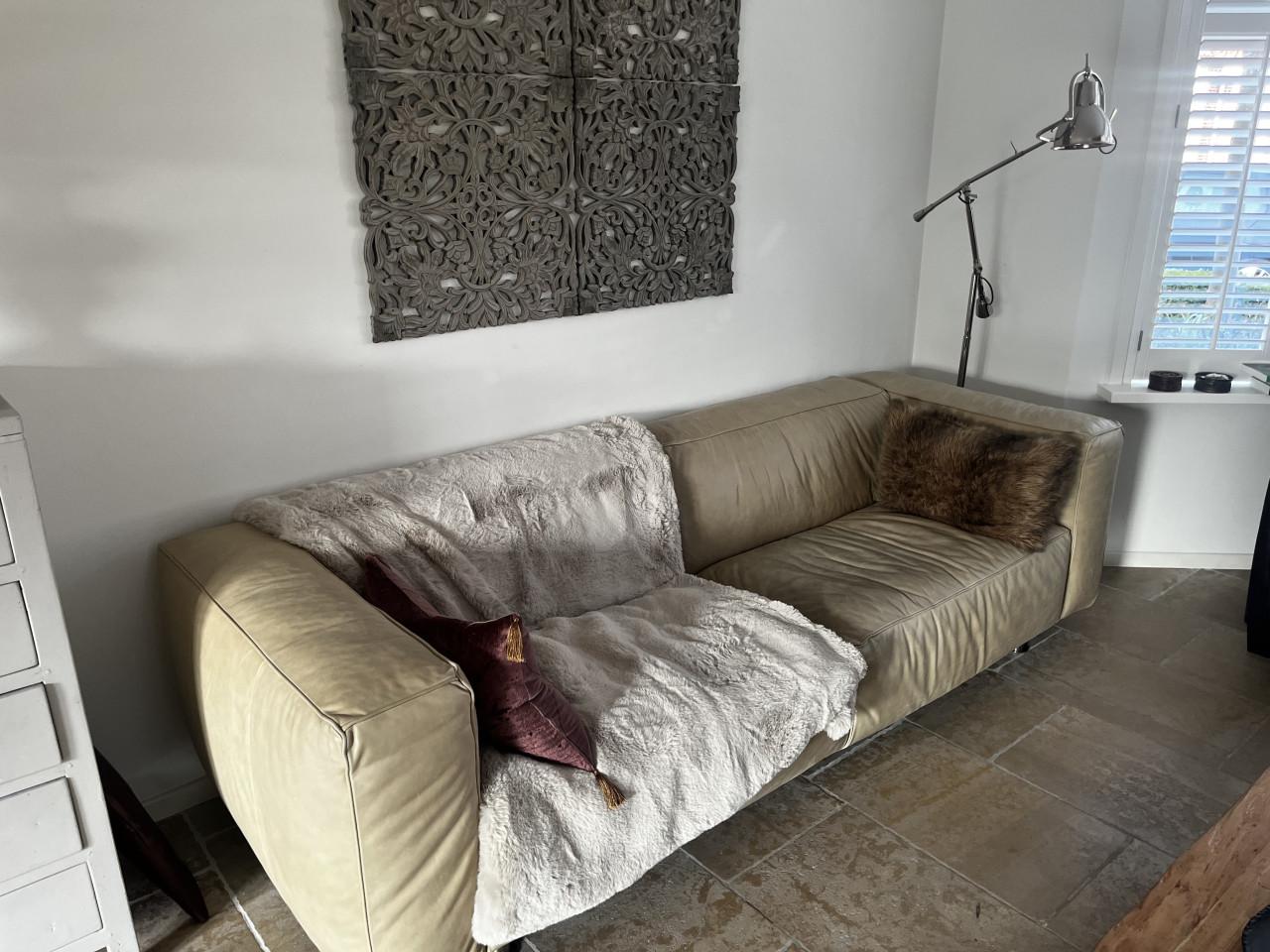 Leren designbank van De Pagter Interieurs nieuwprijs €3500