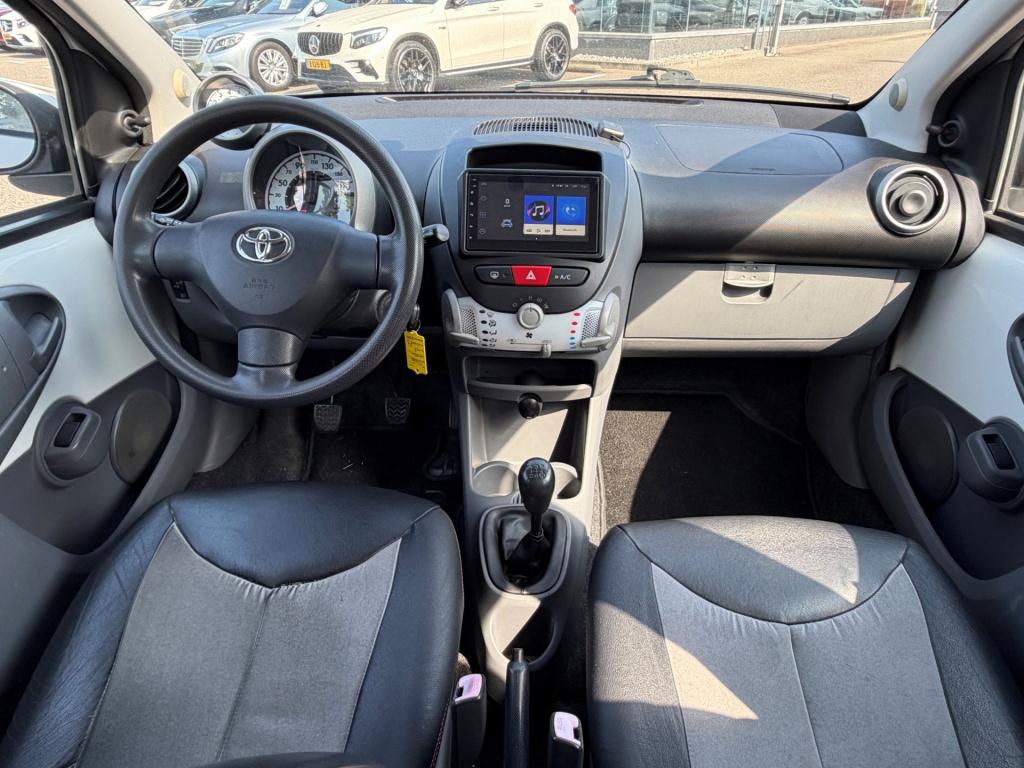 Toyota Aygo 1.0-12v xcite white l airco l incl. 1 jaar apk l nette staat