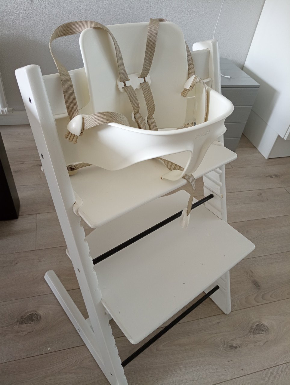 Witte stokke stoel inclusief riem en babyset