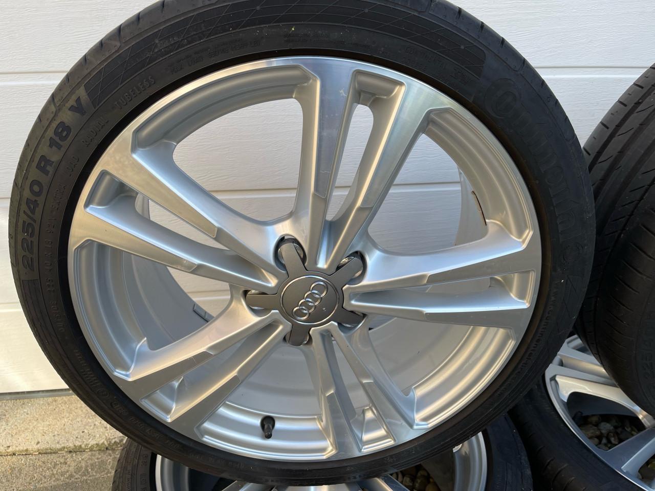 Originele Audi A3 S-line velgen 18 inch (7.5Jx18 ET51) + naafdoppen