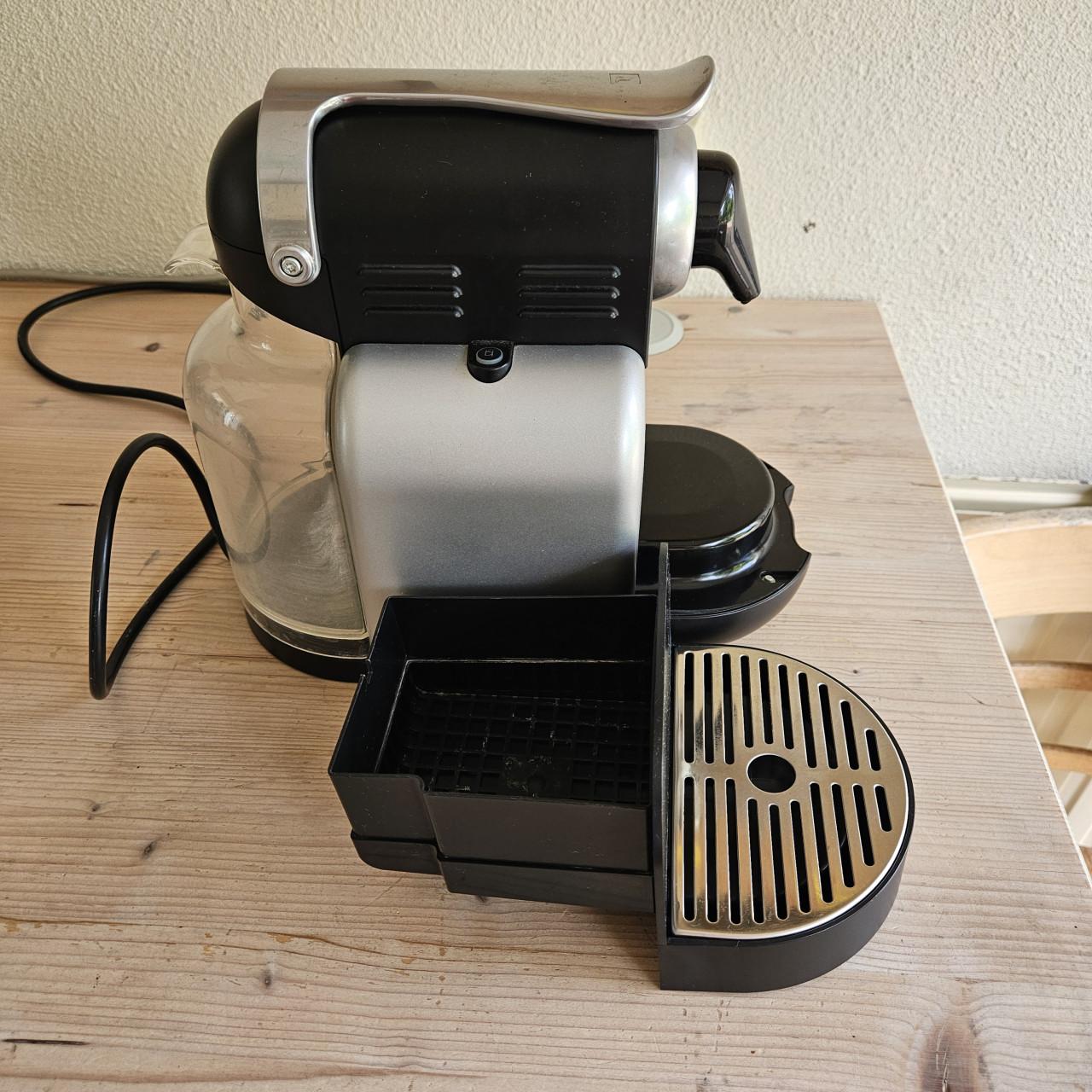 Goed werkend Nespresso koffiezetapparaat met extra's