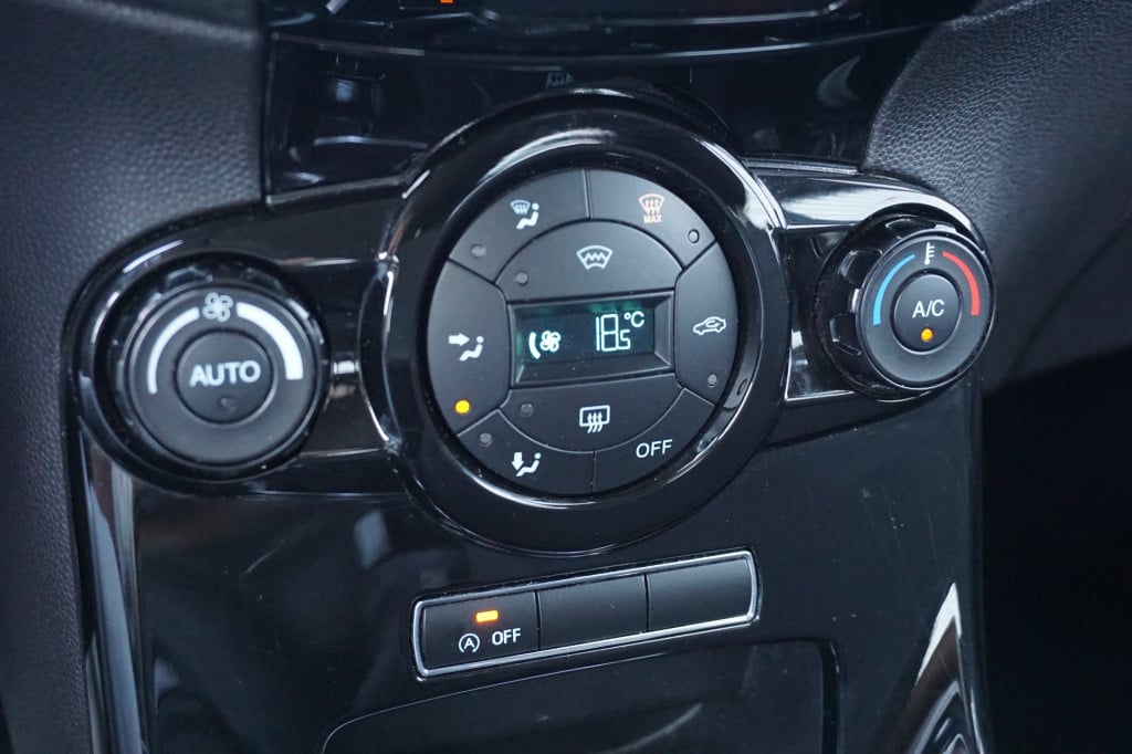 Ford Fiesta 1.0 ecoboost titanium airco / cruise / elektr. ramen / nap