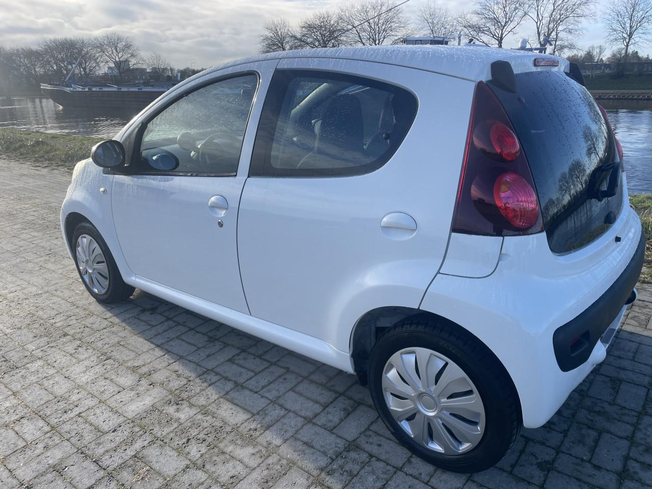 Peugeot 107 1.0 active 5 deurs 79000km