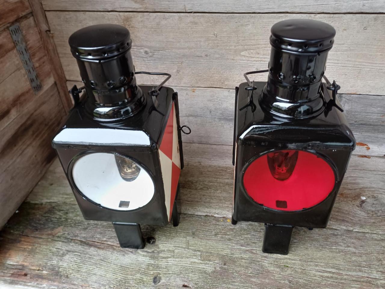 2 SPOORWEGLAMPEN