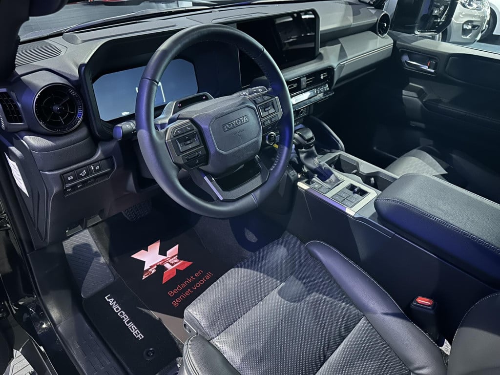Toyota Land Cruiser 2.8 d-4d standard roof window van professional