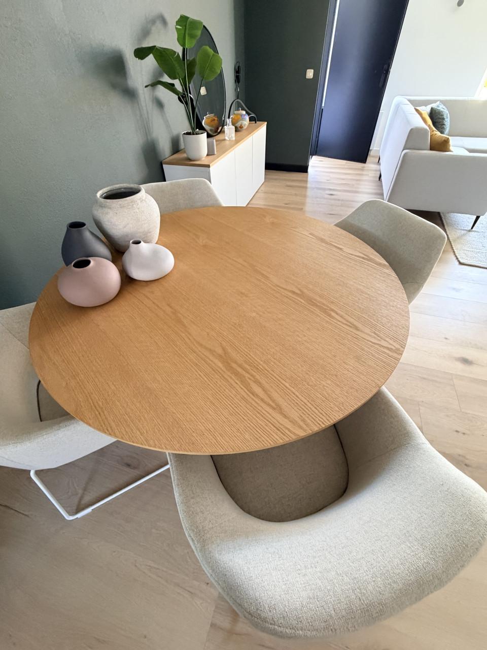 Ronde eettafel van Sklum