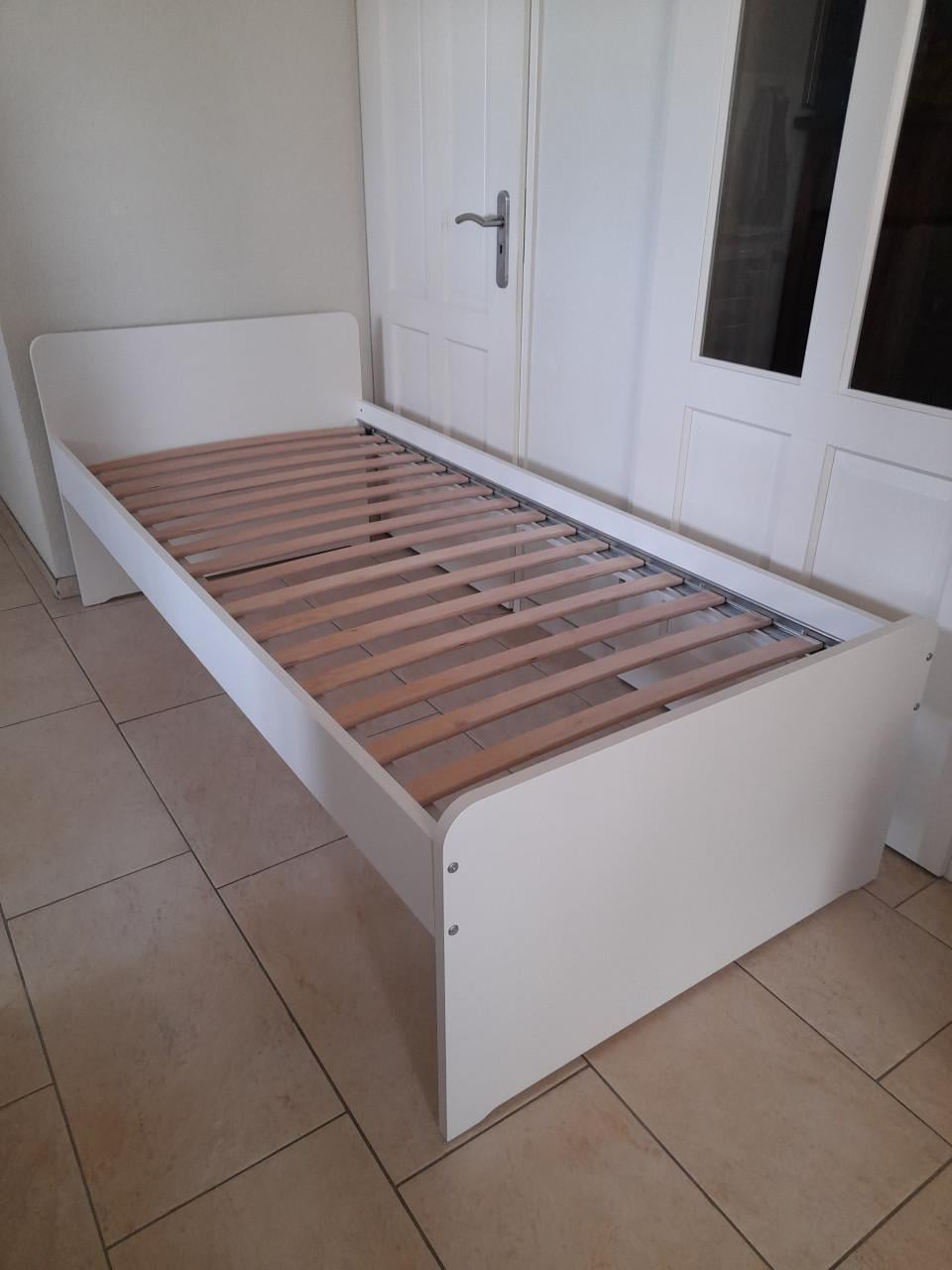 Wit 1 persoons bed 90 x 200 (z.g.a.n.)