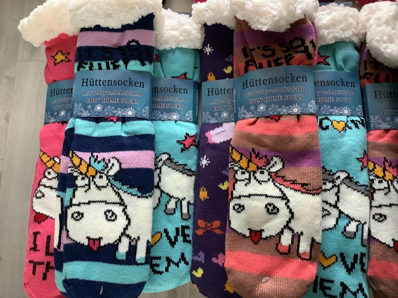 Partij super leuke fluffy huissokken. (Partij 24)