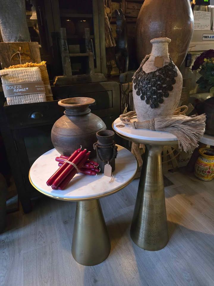 SCHITTERENDE NACHTKASTJES OLD WOOD MAAR OOK MOOIE TAFELTJES VOOR NAAST BED