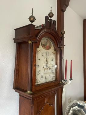 Antieke engelse gotische staande klok - begin 19e eeuw