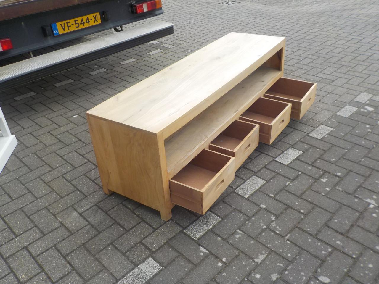 T.v. meubel met 4 laden in goede staat 165 x 48 cm hoog 54 cm