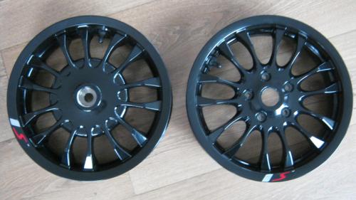 TE KOOP VESPA IGET WIELEN MET BANDEN NIEUW