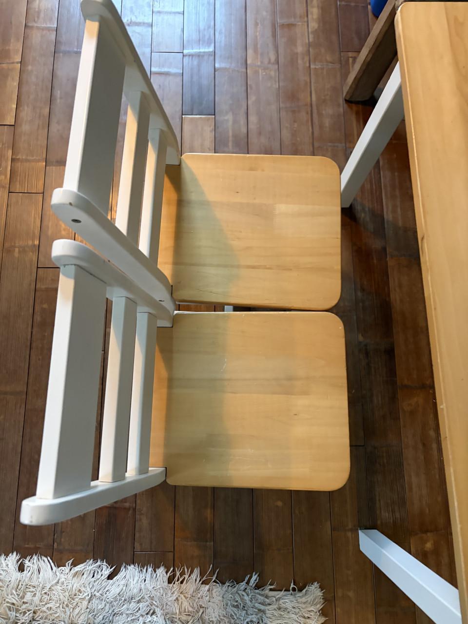 Kindertafel plus stoeltjes