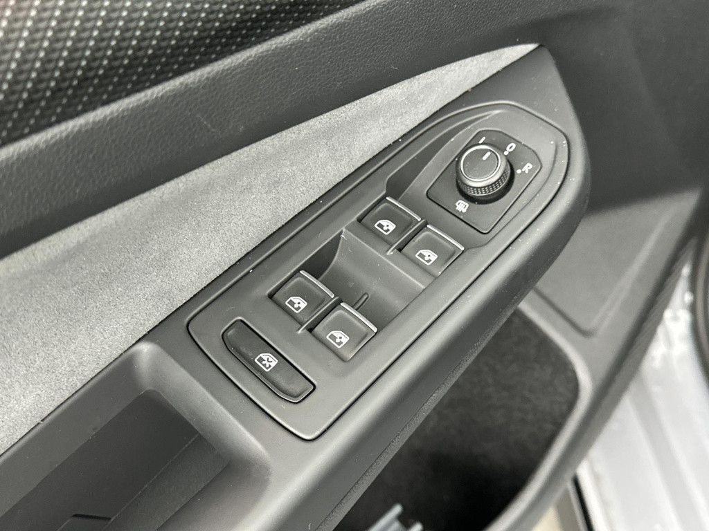 Volkswagen Golf variant 1.5 etsi r-line dsg7