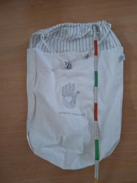 Nieuwe stevige was of opbergzak met schouderband