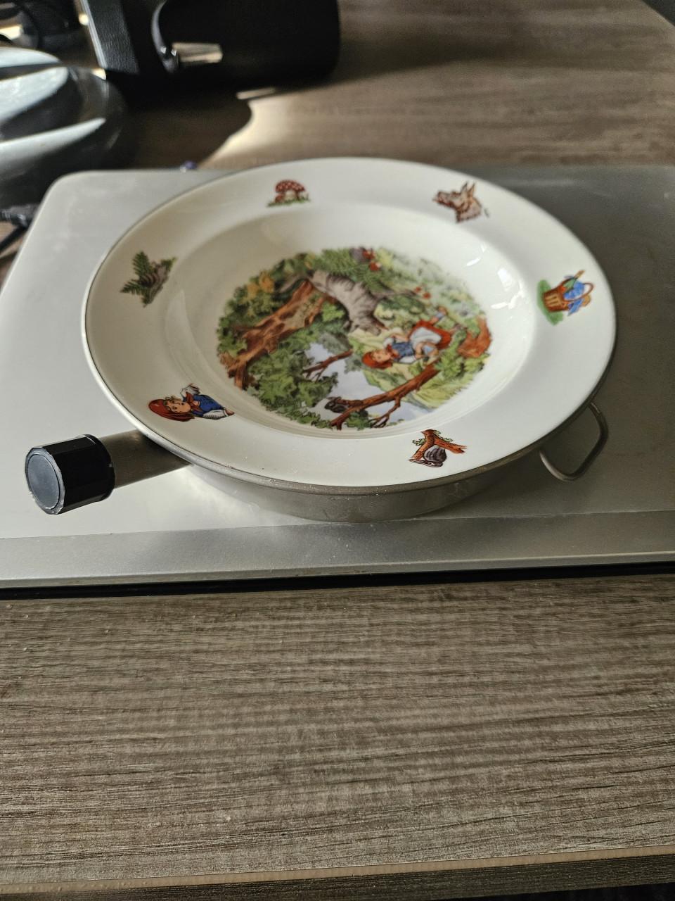 Vintage kinder warmhoudbordje Roodkapje jaren 50 van porselein