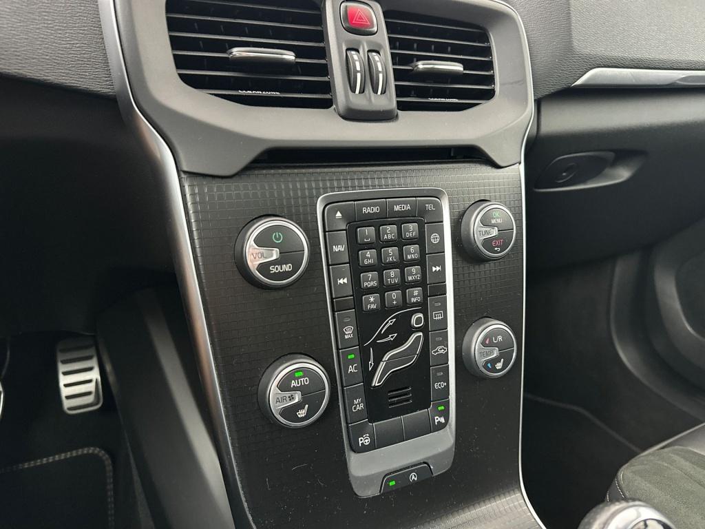Volvo V40 t3 153pk aut6 polar+ sport| pano| camera| h&k sound| dab+
