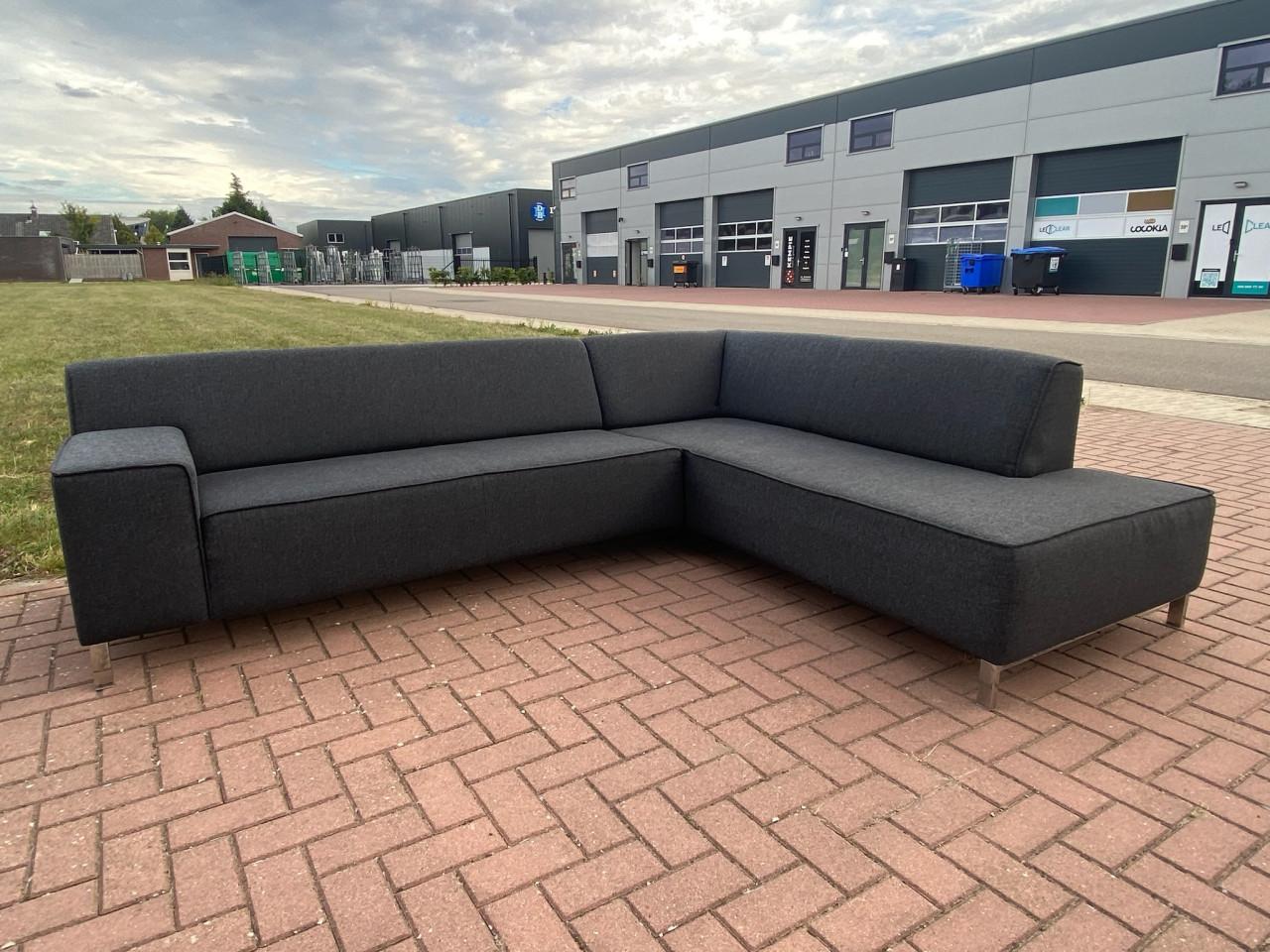 GRATIS LEVERING HEEL BENELUX + DACH Montel Donkergrijs Stoffen Hoekbank