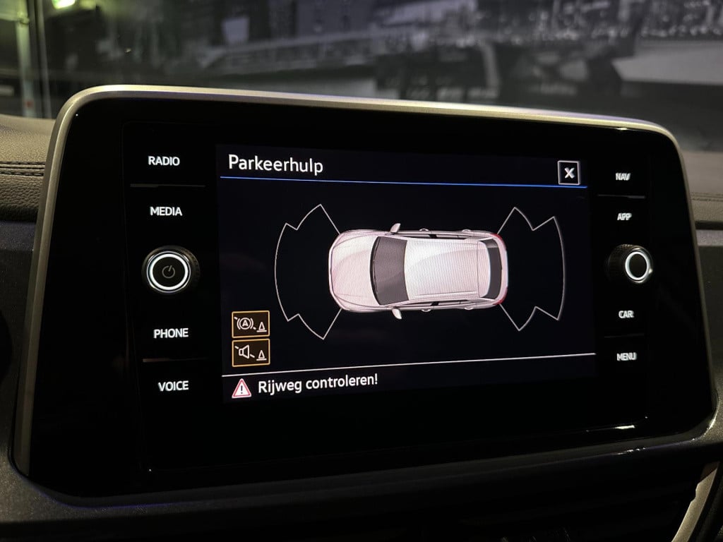 Volkswagen T-roc 1.5 tsi style*led*virtual*dab+*pdc v&a*trekhaak*navi*appco