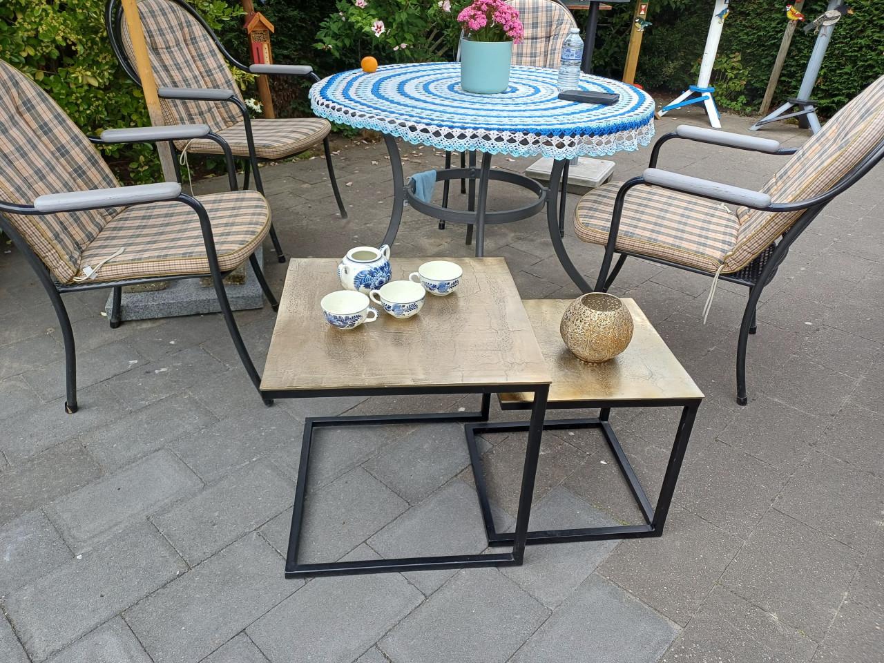 Bijzet tafeltjes 40 x 40  + 50 x 50 cm