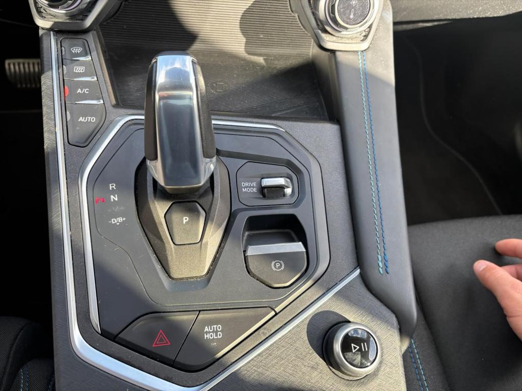 Lynk & Co 01 1.5 261pk phev 7dcth , panodak , adaptive cc , carplay