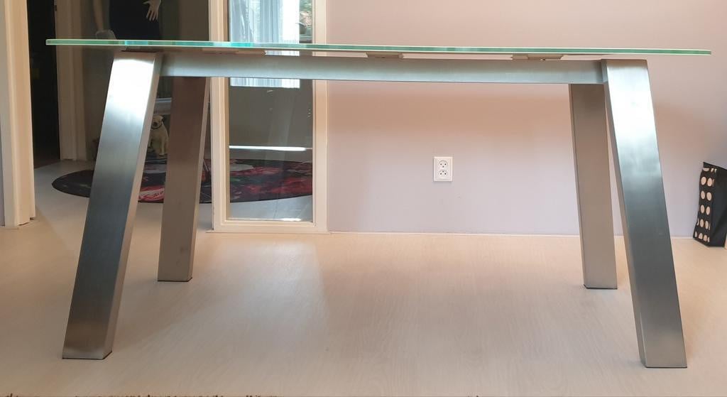 Tafel eettafel merk Xooon glas rvs onderstel nieuwe staat tuintafel