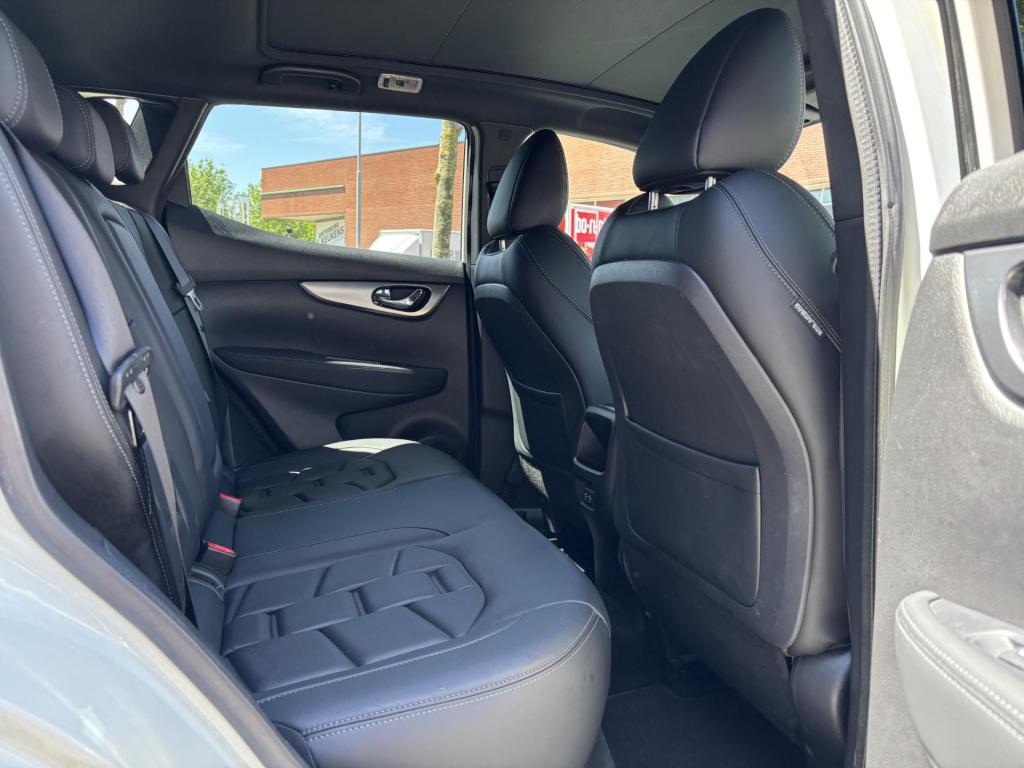 Nissan Qashqai 1.3 dig-t tekna automaat incl. trekhaak!
