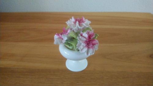 Aristocrat Bone China England miniatuur vaas met bloemen (h 8 cm)