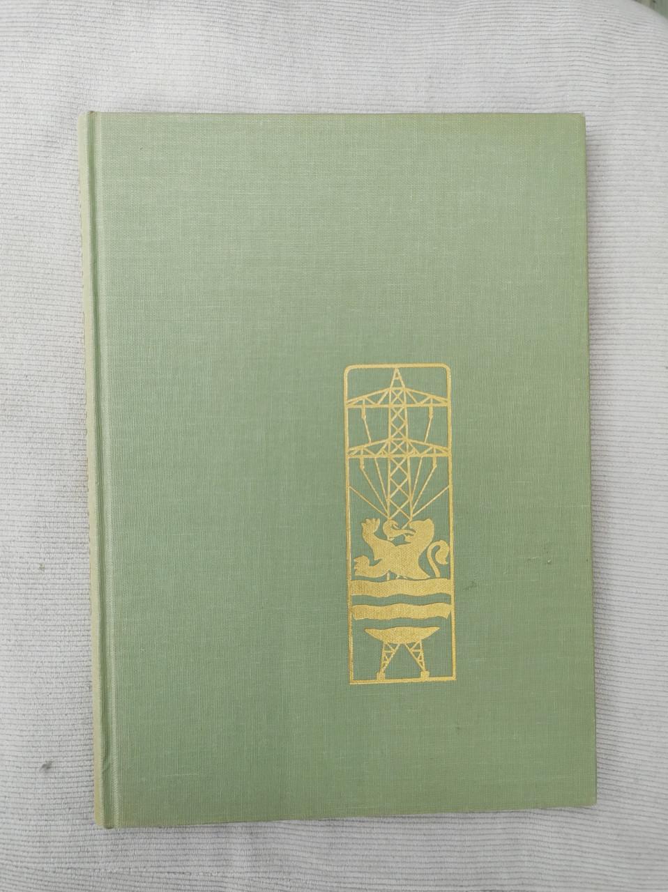 Tussen stroom en water. Boek over 50 jaar PZEM 1919-1969.