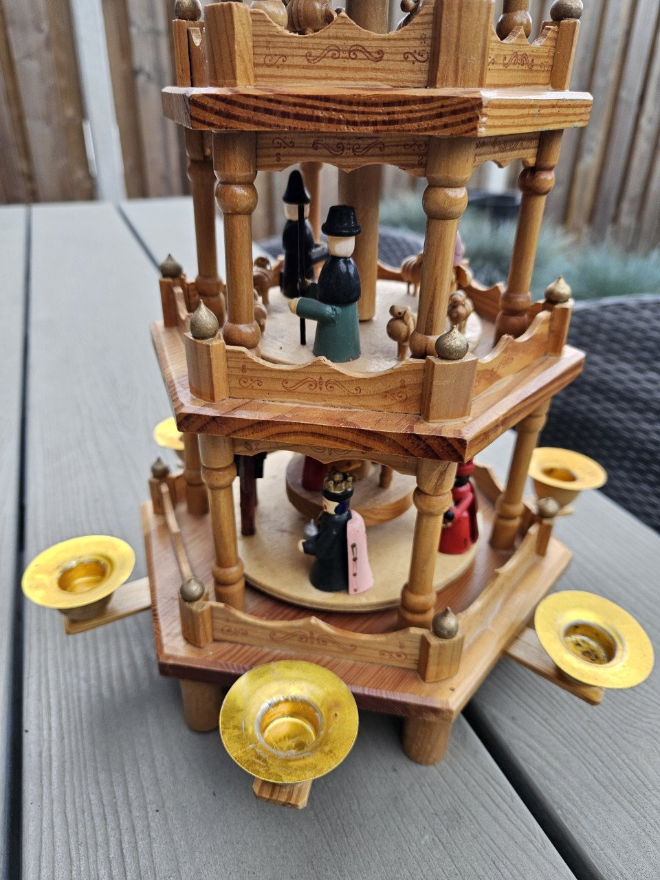 Prachtige grote duitse houten kerstpiramide afkomstig uit het ertsgebergte