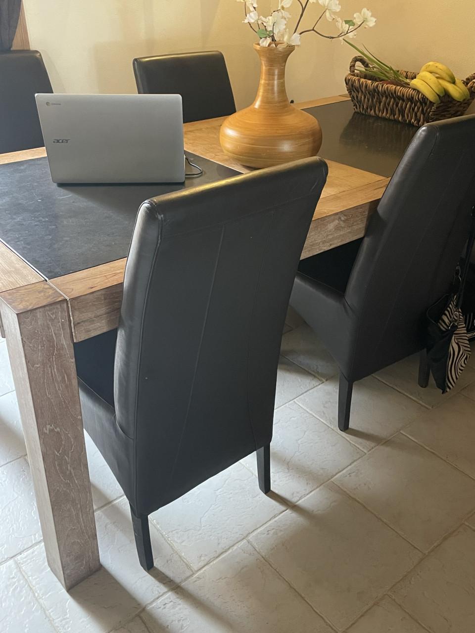 Eettafel +6 stoelen