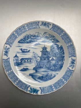 Twee grote porseleinen schotels blauw-wit - Chinees