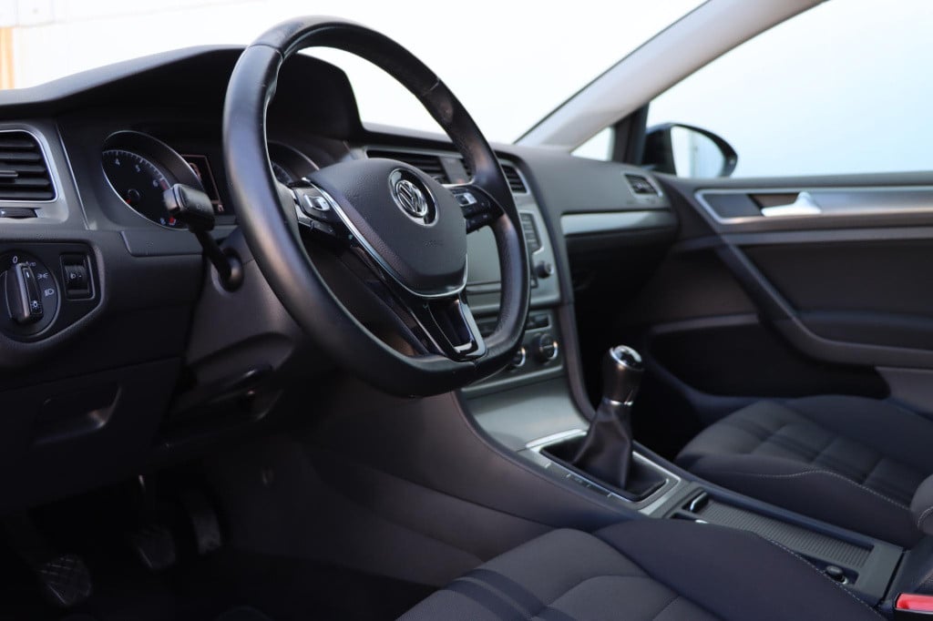 Volkswagen Golf 1.2 tsi business edition r connected