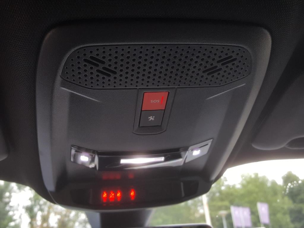 Peugeot 2008 1.2 130pk gt-line apple carplay & android auto | afneembare tr