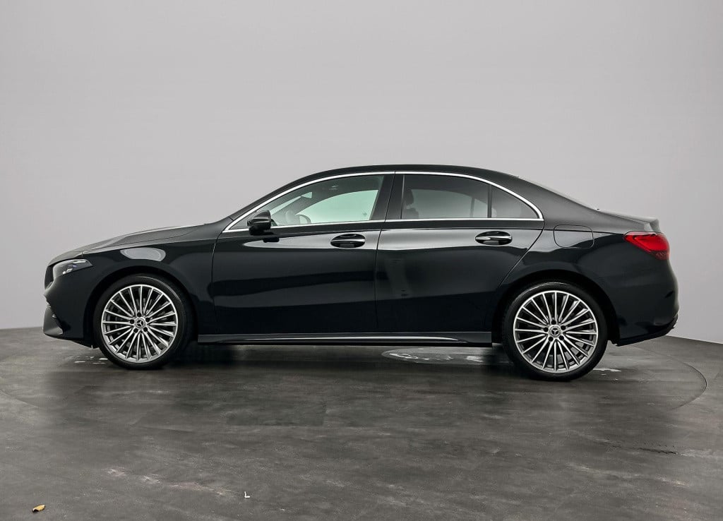 Mercedes-Benz A-Klasse 250 e amg line | automaat | lage km stand! | apple c