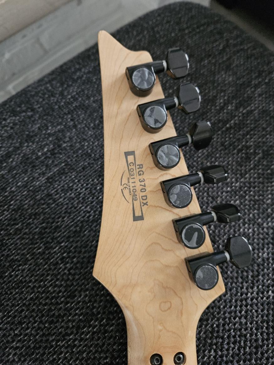 Ibanez RG 370 DX Met Versterker En Toebehoren Te Koop.