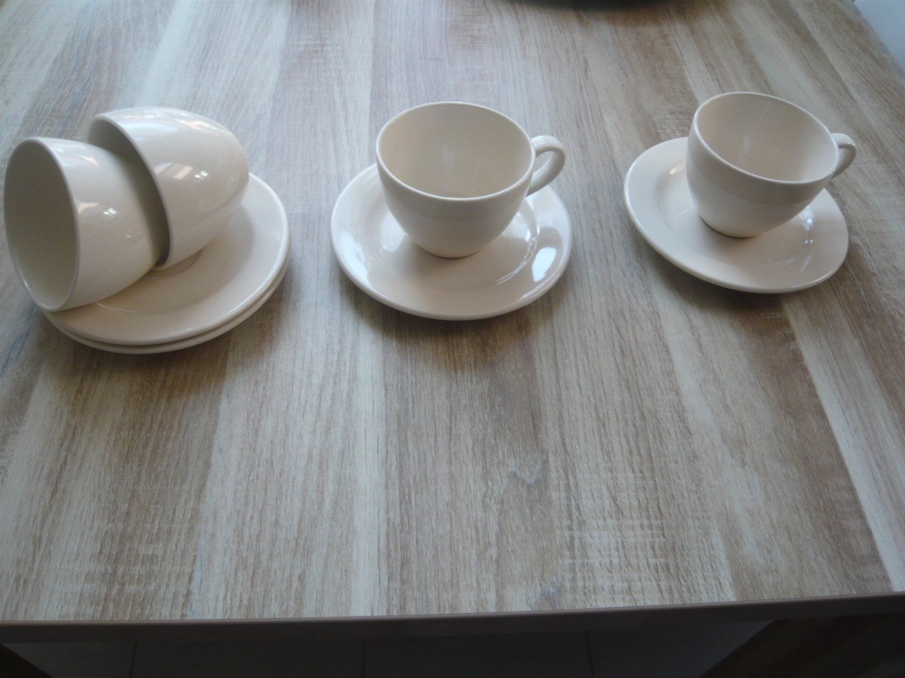 Doos vol Servies  / kop en schotels