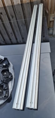 Rails en toebehoren voor een dakkoffer