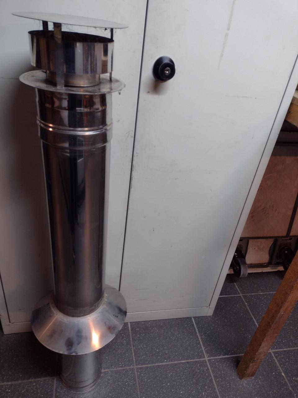Te koop: Afvoer Pijp 100mm met Dubbelwandige Dak Doorvoer.