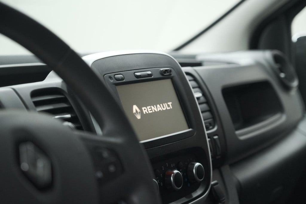 Renault Trafic 2.0 dci 120 t27 l1h1 work edition | trekhaak | apple carplay