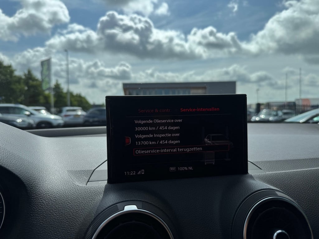 Audi Q2 30 tfsi sport * keyless * stoelverwarming * pdc 2x