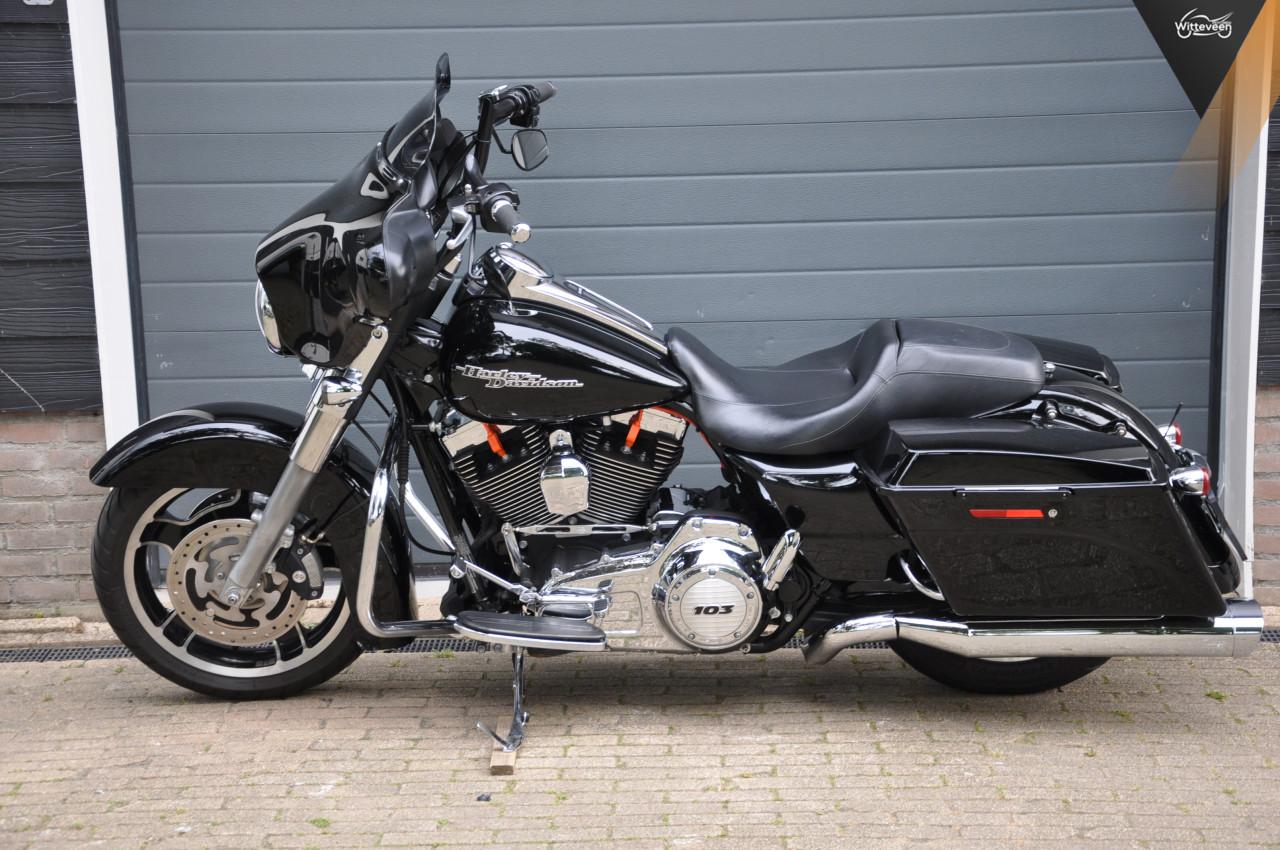 Harley Davidson FLHX Street Glide 103