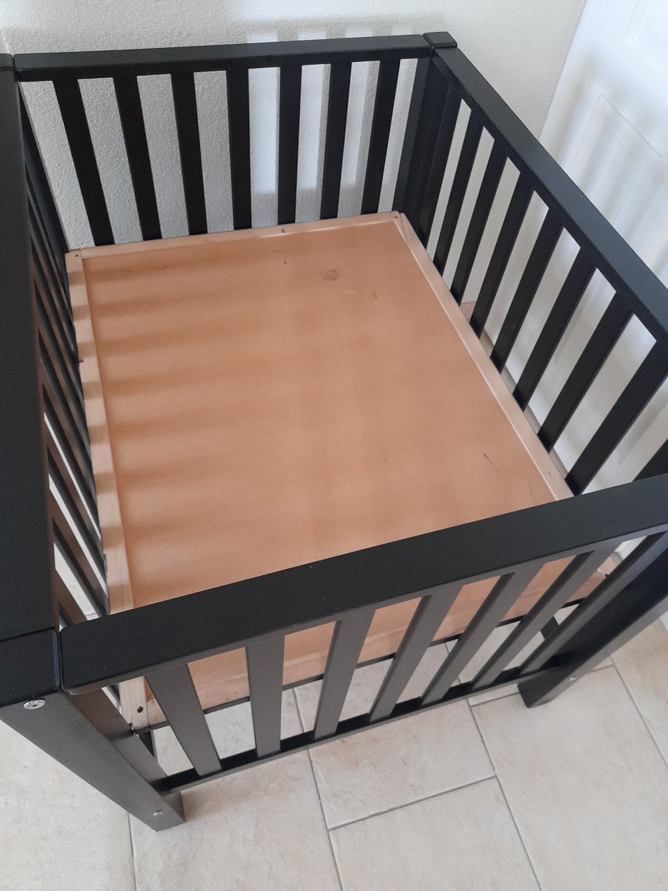 Zwarte box (in goede staat ) in hoogte verstelbaar!