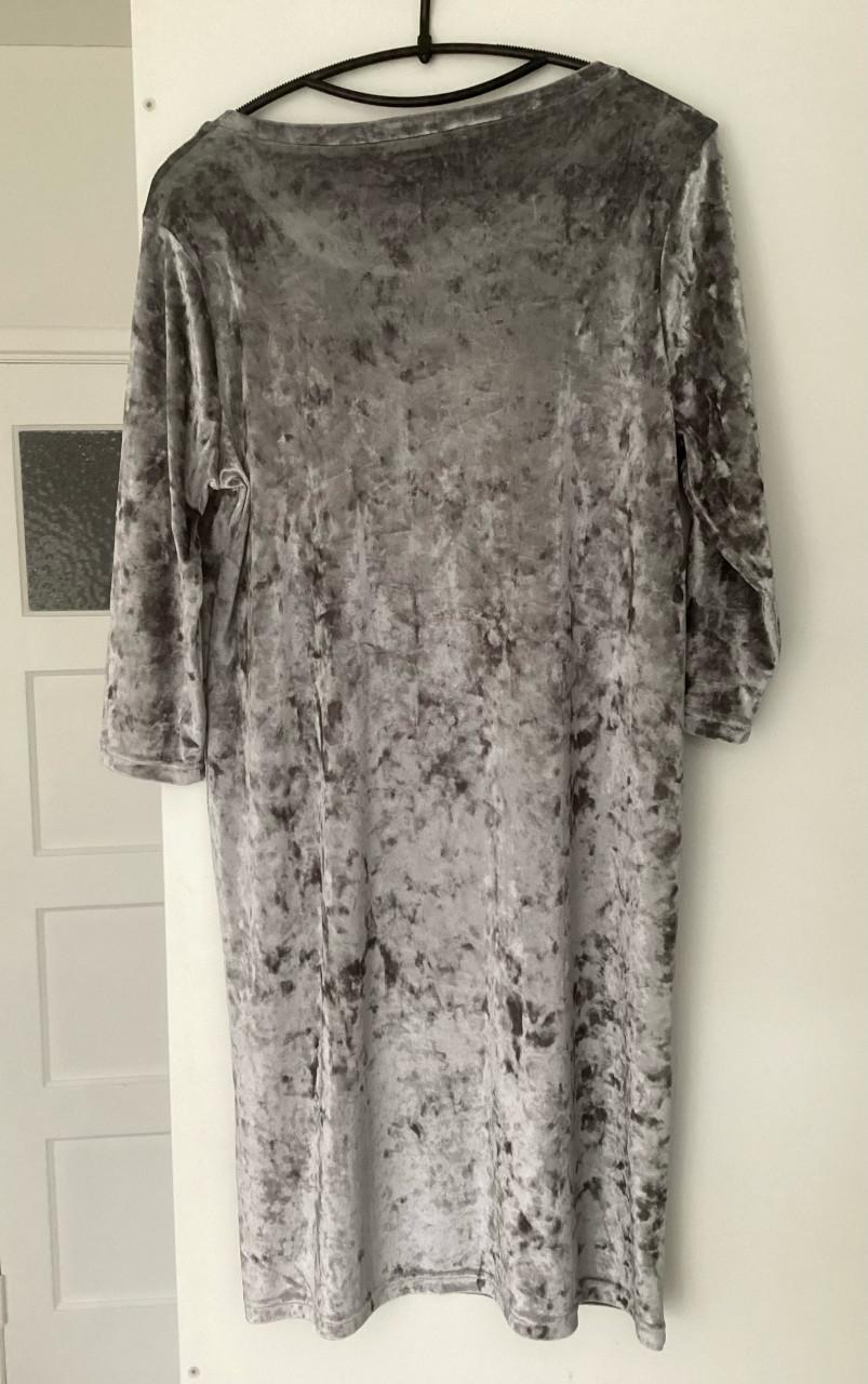 Zilveren fluwelen jurkje maat L
