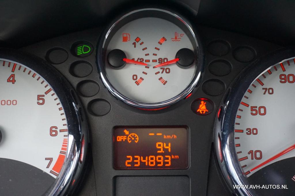 Peugeot 207 1.6-16v t féline