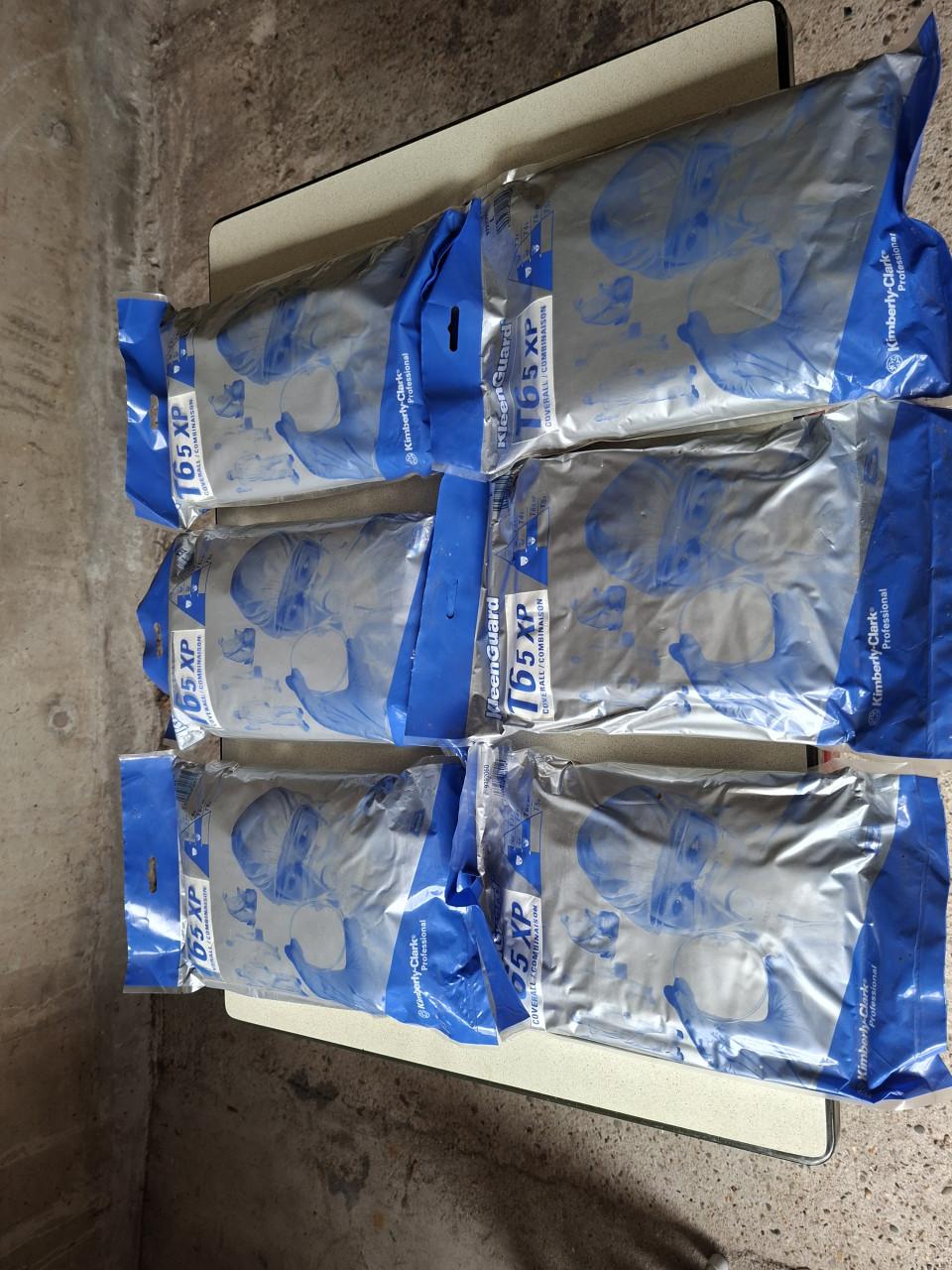 Te koop nieuw 6 witte weggooi overrals