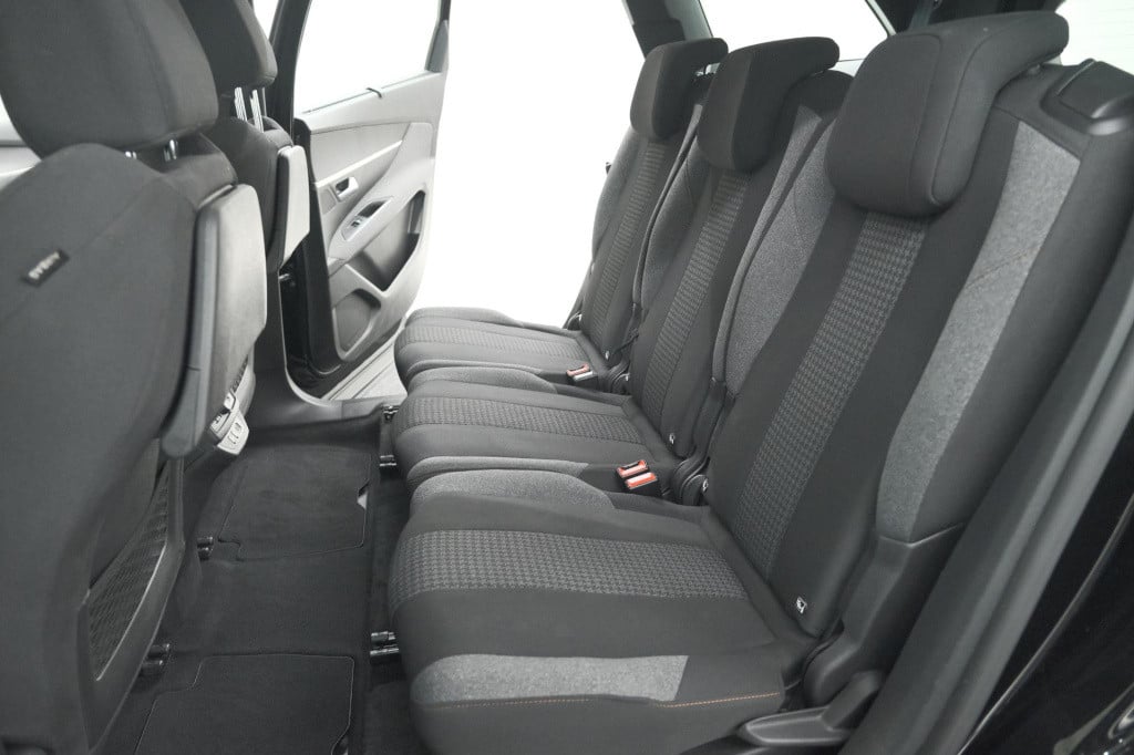 Peugeot 5008 puretech 130 eat8 active | 7 zitplaatsen | camera | navigatie 